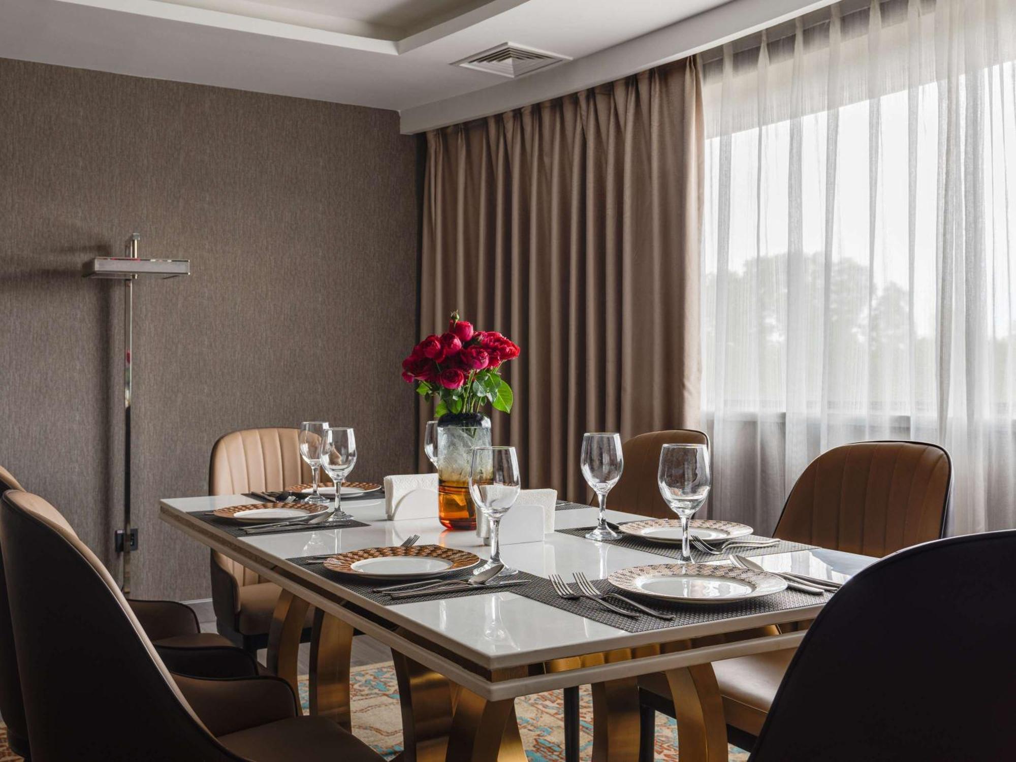 Moevenpick Samarkand Bagian luar foto